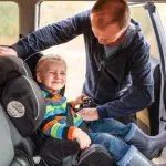 Le normative che riguardano i seggiolini per auto